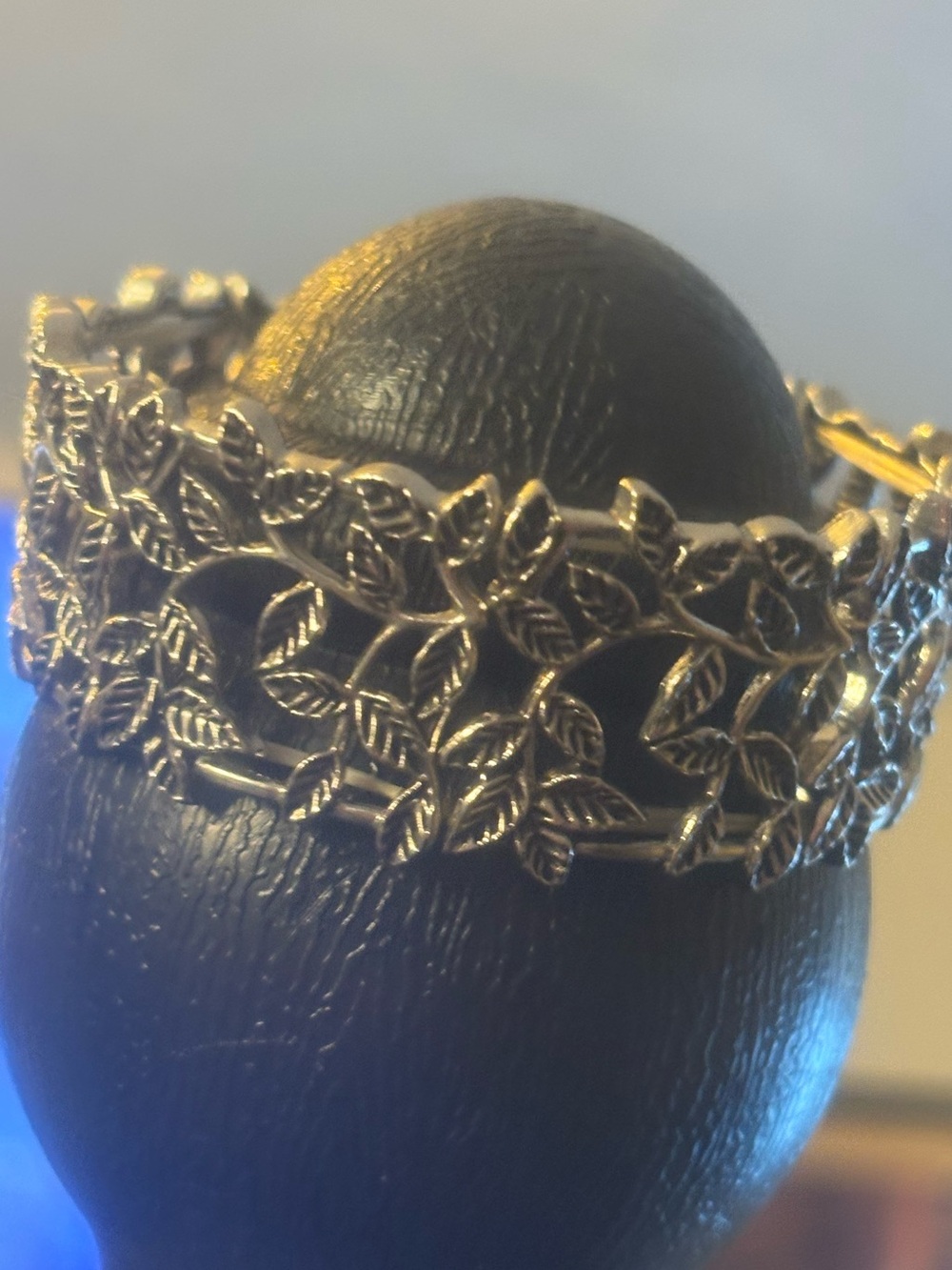 Delicate Leaf-Link Silver tone Bracelet - Women Jewelry